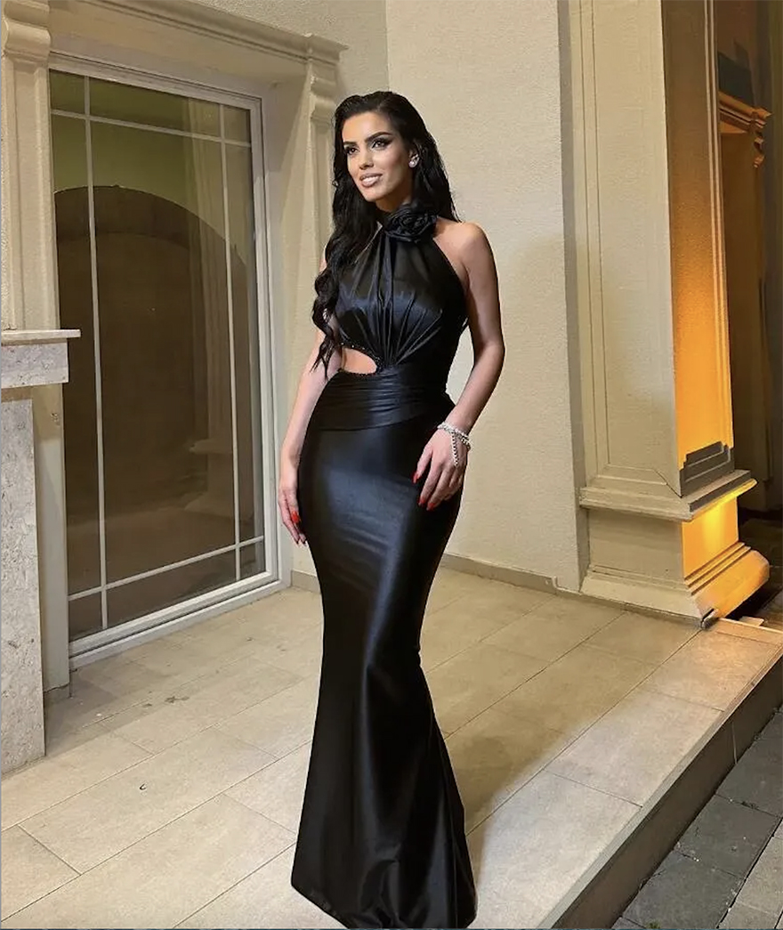 Black Mermaid Bridesmaid Dresses for Women Halter Beaded Cutout Sweep Train Cutaway Sides 3d Flowers Pleats Evening Party Gowns 2024