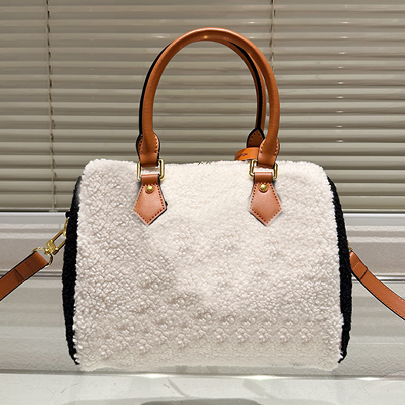 Winter new plush bag luxury designer bag high-end handbag women's shoulder bag large capacity skew shopping bag classic presbyopia print bag christmas gift bag