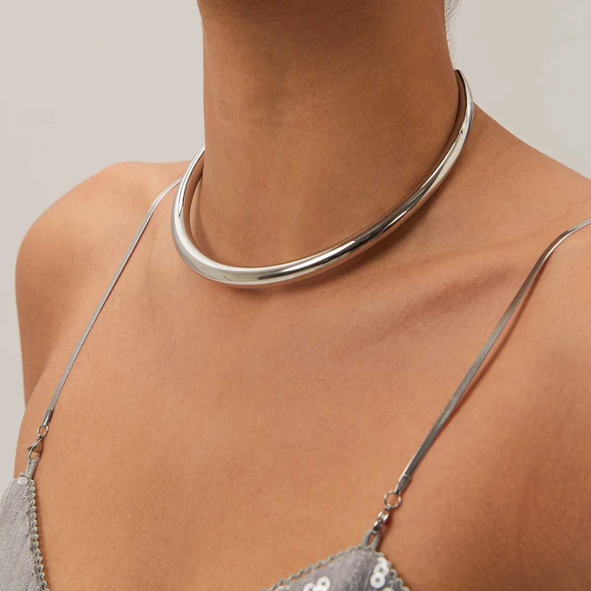 Stainl Steel Unique 18k Gold Plated Stylish Texture Simple Glossy Smooth Collar Women Anti Allergic Distinctive JewelryX241123