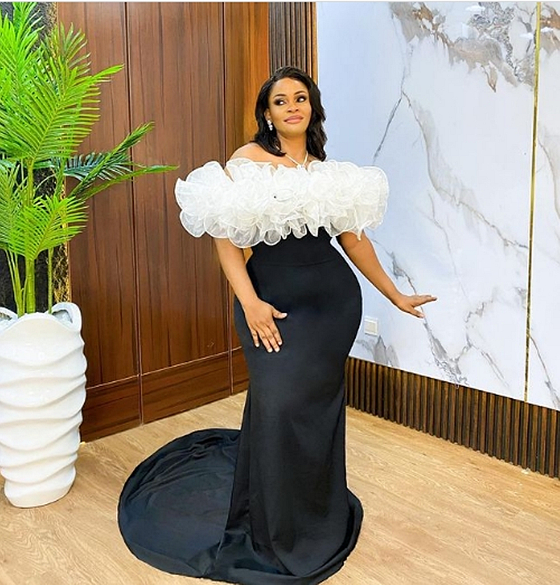 Ruffles Mermaid Evening Dresses Beteau Neck Long Black And White Prom Dress Off Shoulder Court Train Special Occasion Gown For Women 2025