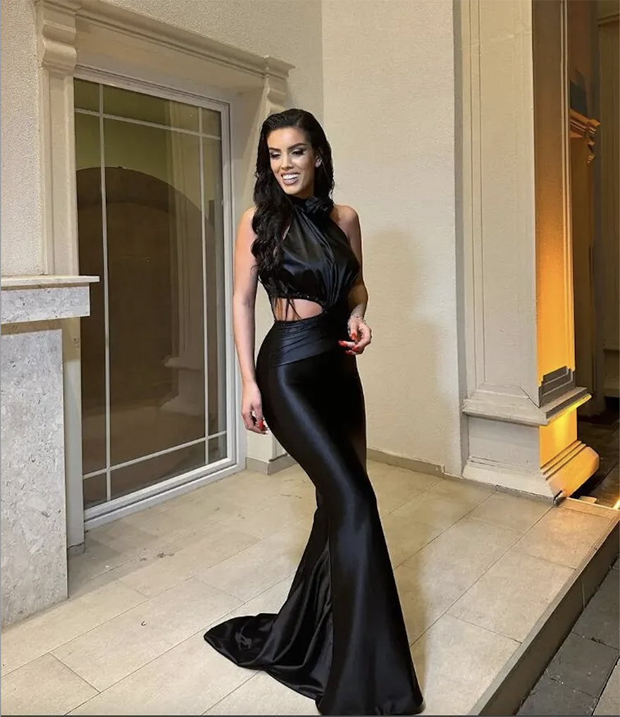 Black Mermaid Bridesmaid Dresses for Women Halter Beaded Cutout Sweep Train Cutaway Sides 3d Flowers Pleats Evening Party Gowns 2024