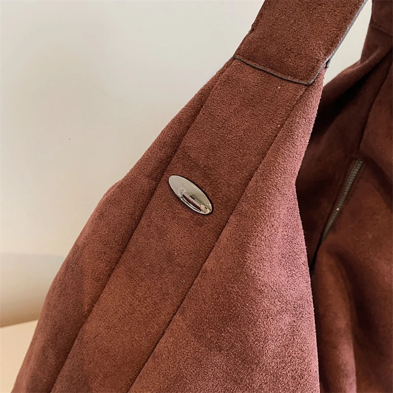 Autumn and winter womens handbag retro large capacity suede leather womens shoulder cross body bag handbag Sac A main 241122