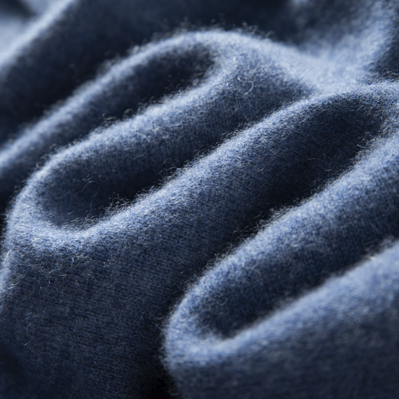 Mens Cashmere Jumpers: V-Neck Knit Pullover - Soft, Warm, and High-Quality Cashmere Sweater for Men; Ideal for Business Casual and Autumn/Winter Wear.