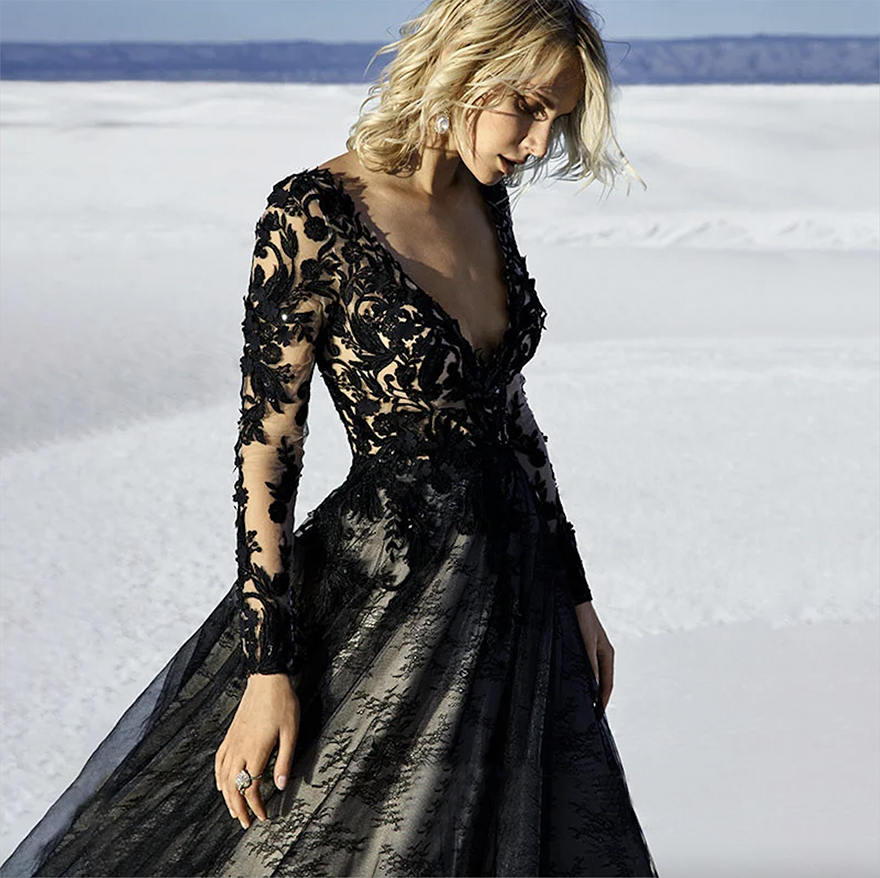 Sexy V Neck Black Lace Appliqued Long Sleeves Tulle A-e Wedding Dresses Sweep Bride Dress Bridal Gown