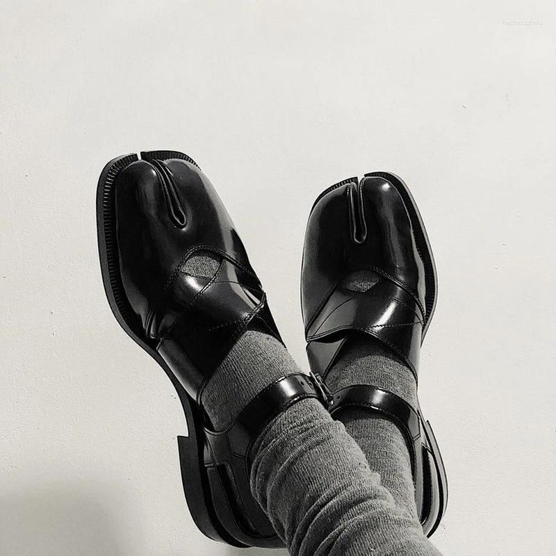Sandals 2024 Spring Summer Women Tabi Classic Design Low Heeled Leather Shoes Woman Split Toe Footwear