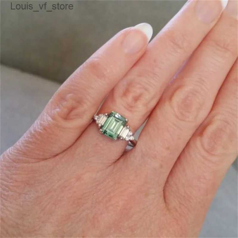 Band Rings Exquisite Charm Princess Cut for Women Silver Color Metal Inlaid Green White Zicron Stones Ring Wedding Jewelry H240424