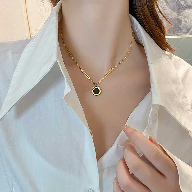 Classic and fashionable stainless steel Roman numeral clip pendant necklace 2023 fashion jewelry Christmas party womens sexy necklace X241123