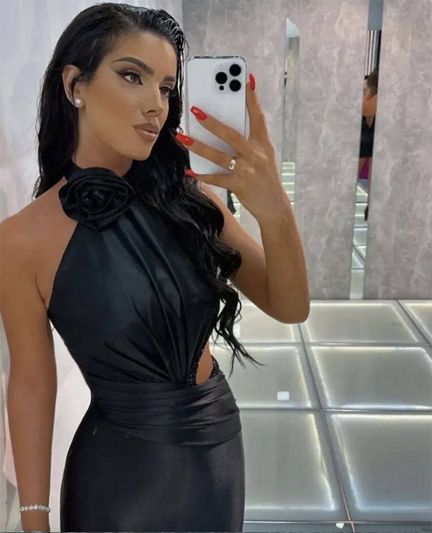 Black Mermaid Bridesmaid Dresses for Women Halter Beaded Cutout Sweep Train Cutaway Sides 3d Flowers Pleats Evening Party Gowns 2024