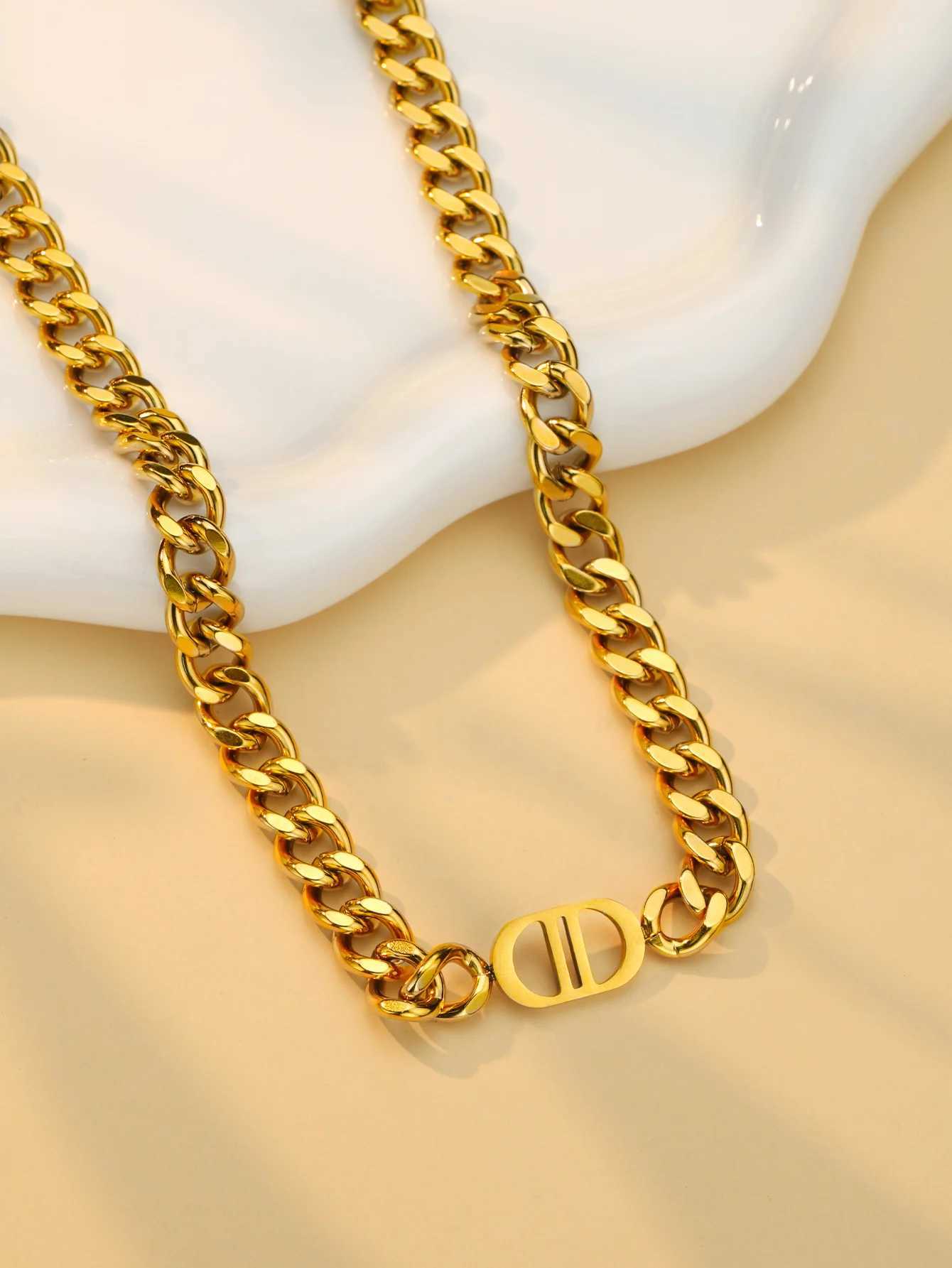1 Korean fashion gold heavy-duty chain letter D necklace suitable for womens hip-hop punk parties durable stainless steel jewelry X241123