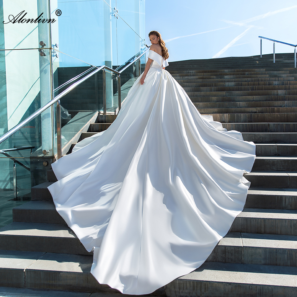 Luxury Satin Off Shoulder Sleeves Puffy Ball Gown Wedding Dress Chapel Train Princess Bridal Gowns