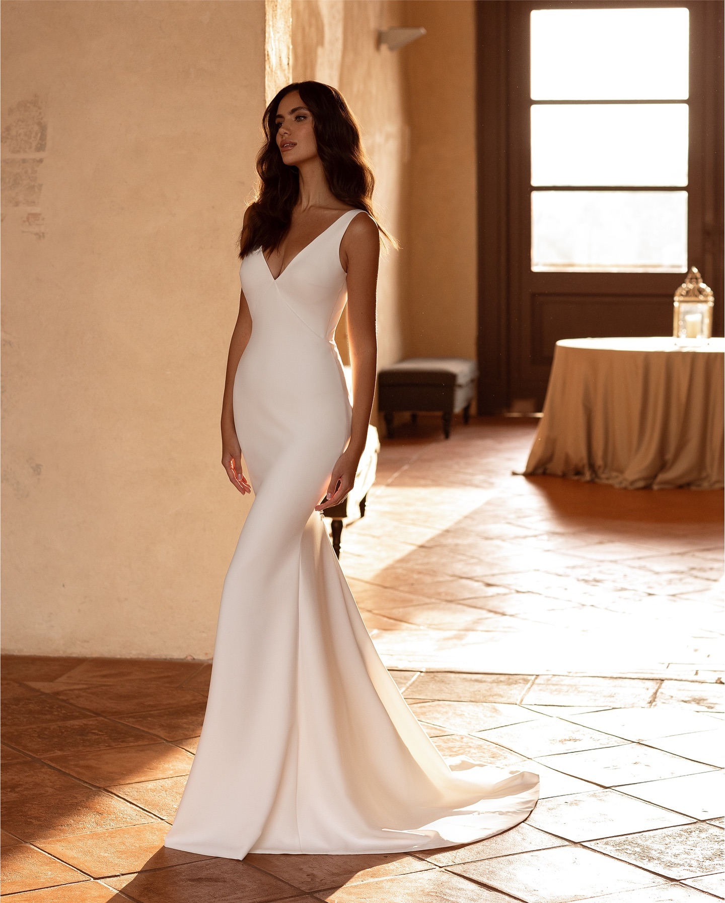 Modern Sexy Satin Mermaid Dresses Bridal Gowns V Neck Wedding Dress Sheer Button Back Sweep Train Robe De Mariee