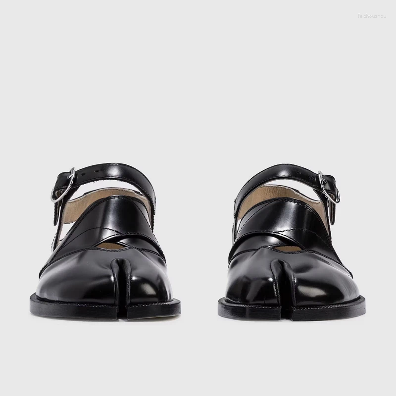 Sandals 2024 Spring Summer Women Tabi Classic Design Low Heeled Leather Shoes Woman Split Toe Footwear