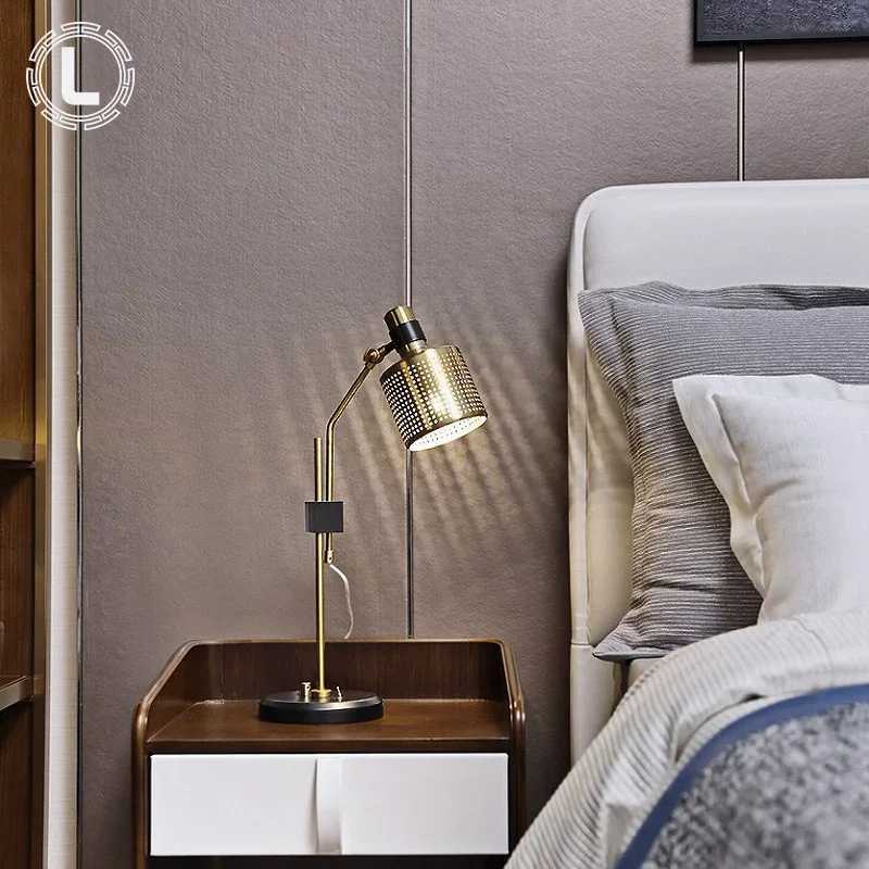 Postmodern minimalist creative desk lamp Living room Bedroom bedside lamp American retro study designer Gold desk lamp table Z241123