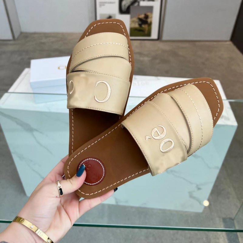 Slippers Flat Bottom One Word Sandals Female External Wear 2025 Spring Versatile Non-slip Fashion Beach