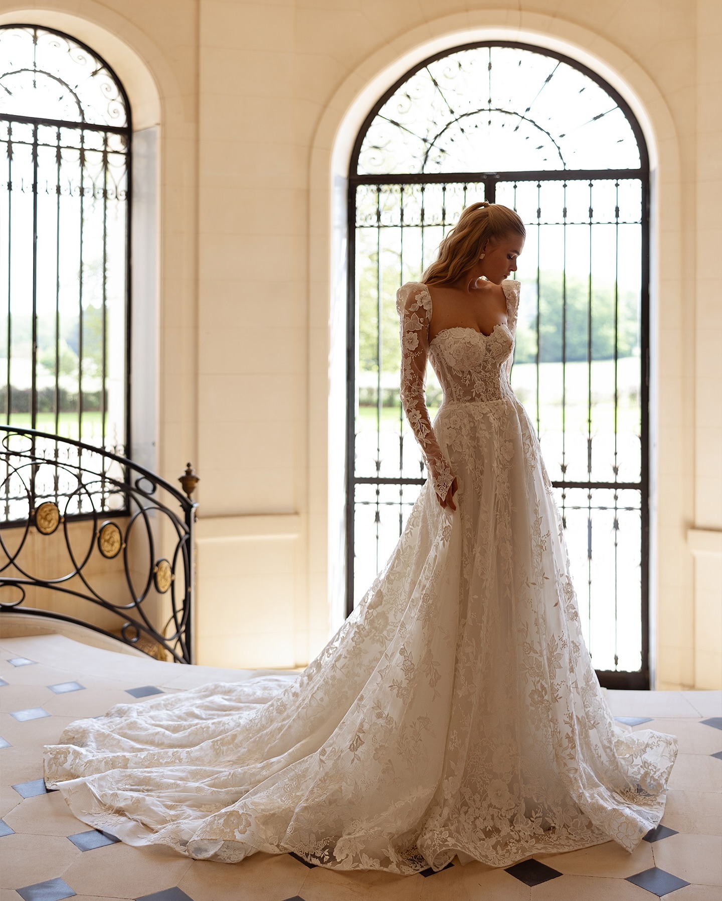 Dresses Princess Bridal Gowns Full Lace Long Sleeves Wedding Dress Sheer Backless Sweep Train Robe De Mariee