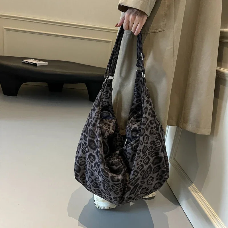 Lazy Wind high-capacity leopard print womens bag durable soft and comfortable one shoulder cross body bag 241122