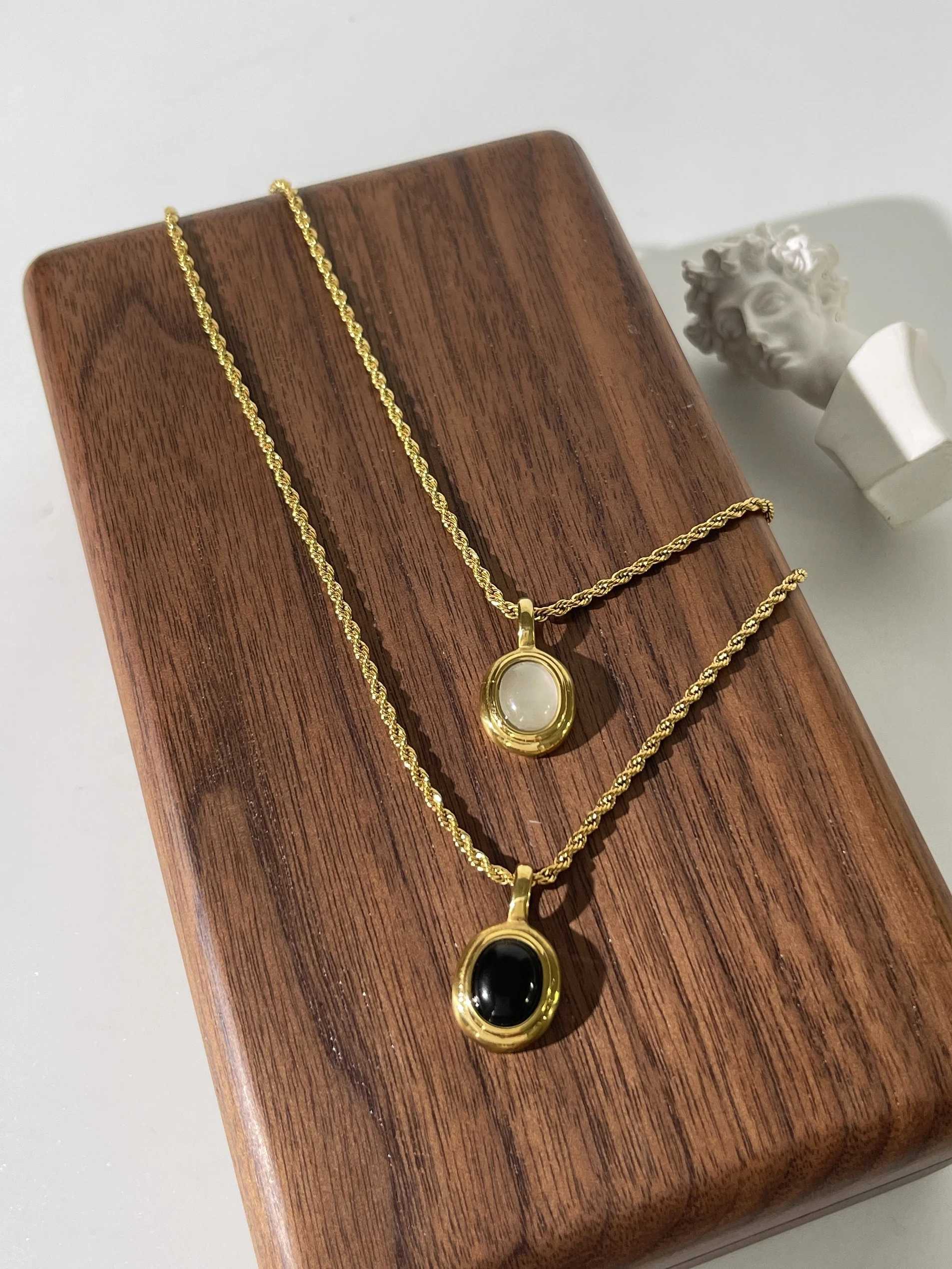 Perisbox Stainl Steel 18K Gold Pvd Plated Black White Gem Stone Oval Pendant on Twist Rope Chain Necklace Stacking JewelryX241123