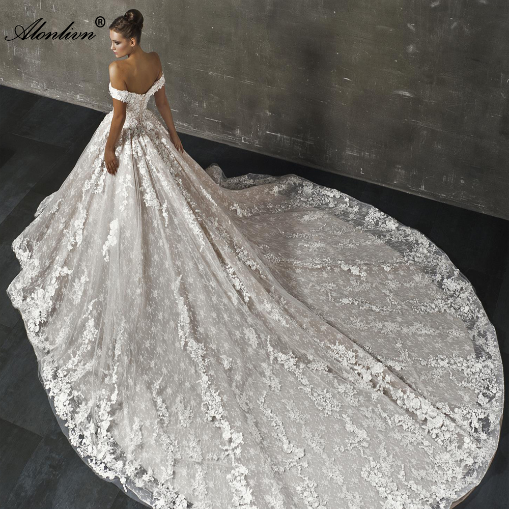 Gorgeous Lace Off Shoulder Sleeves Ball Gown Wedding Dress Beading Pearls floral patterns Appliques princess Bridal Gowns With Multi-layered Lace And 