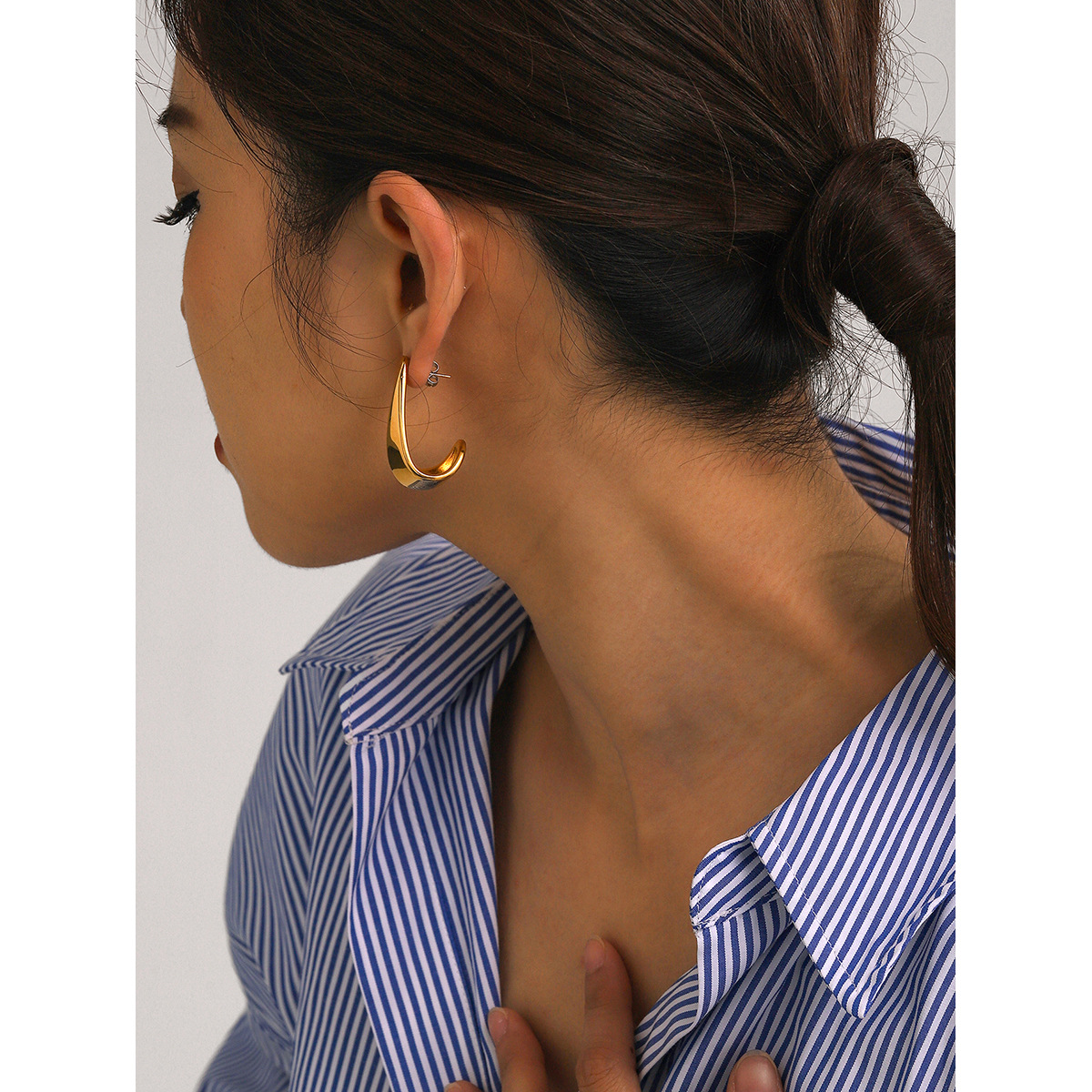 Instagram Cool Wind 18k Gold Stainless Steel Earrings for Women Geometric Curved Hook Shape Smooth Party Fashion Jewelry Free Shipping