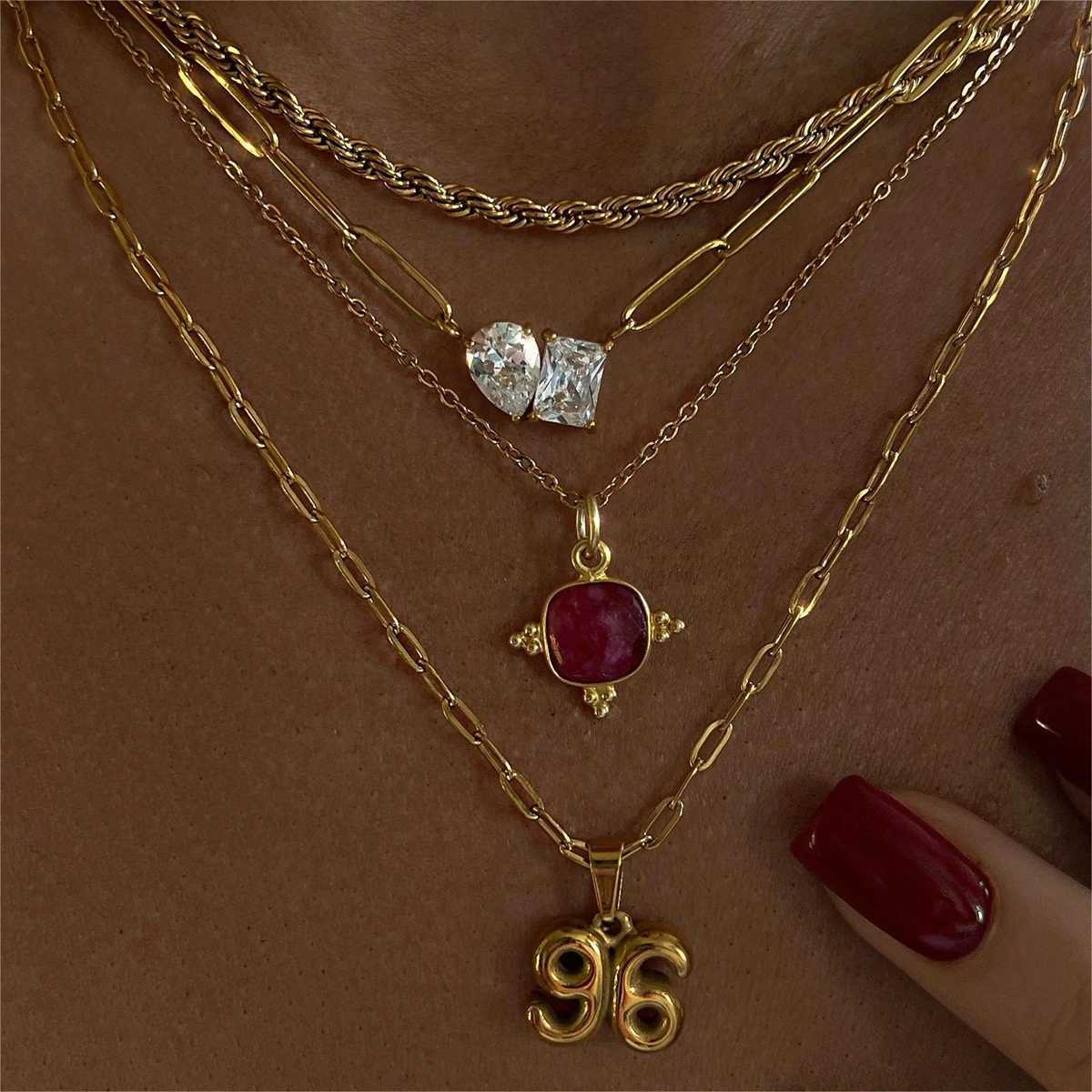 New Pear shed Square Zircon Necklace Vintage Necklace Womens Electroplated 18k Gold Color ProtectionX241123