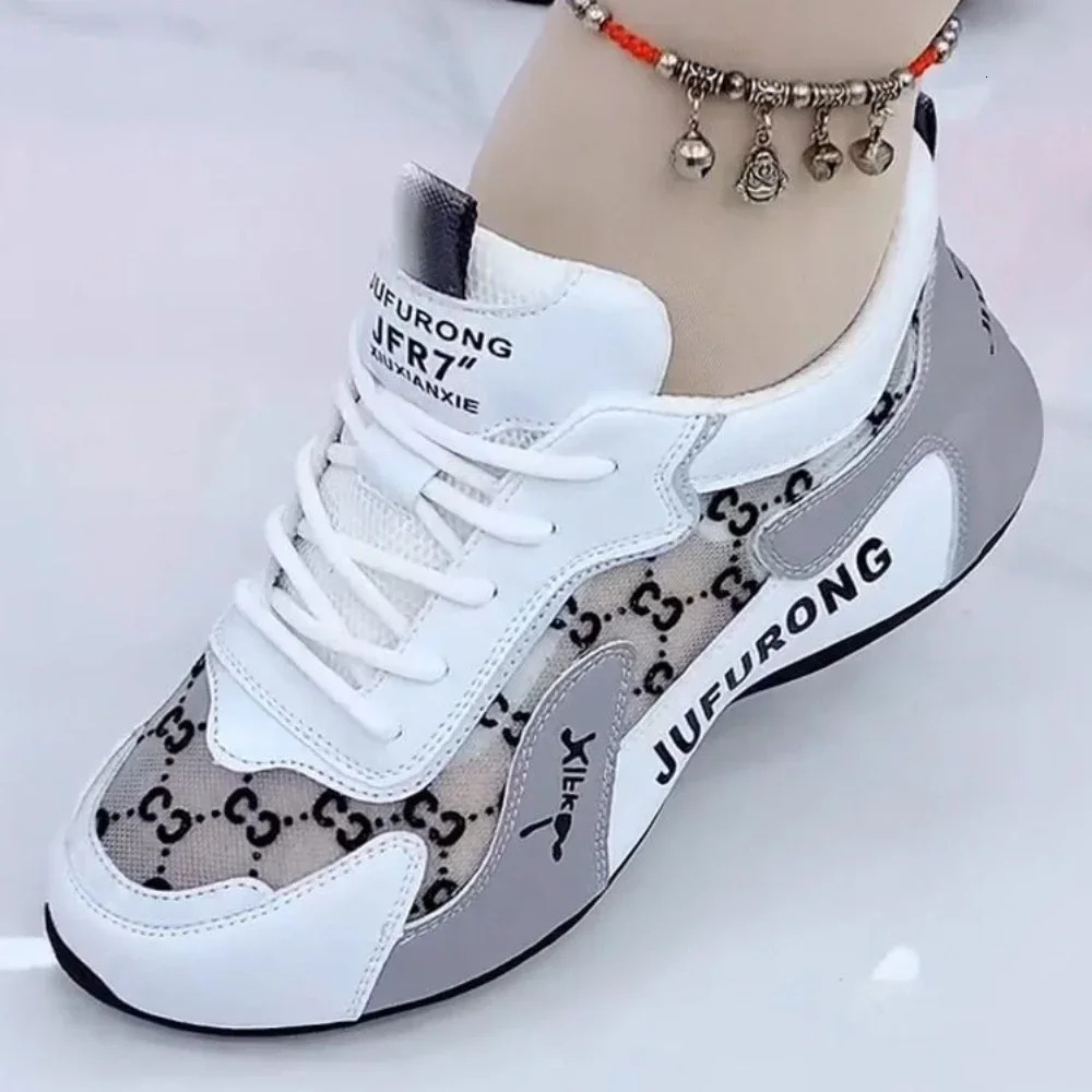 New casual sports shoes with fashionable and breathable mesh lace up printing, women's walking platform shoes, designer casual shoes