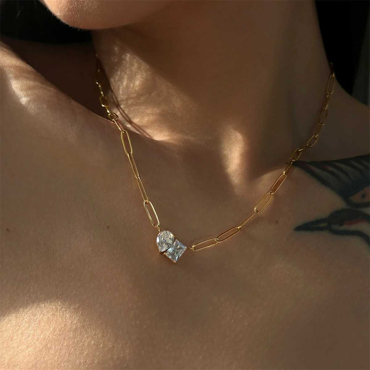 New Pear shed Square Zircon Necklace Vintage Necklace Womens Electroplated 18k Gold Color ProtectionX241123