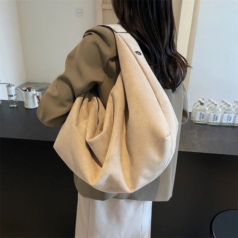Autumn and winter womens handbag retro large capacity suede leather womens shoulder cross body bag handbag Sac A main 241122