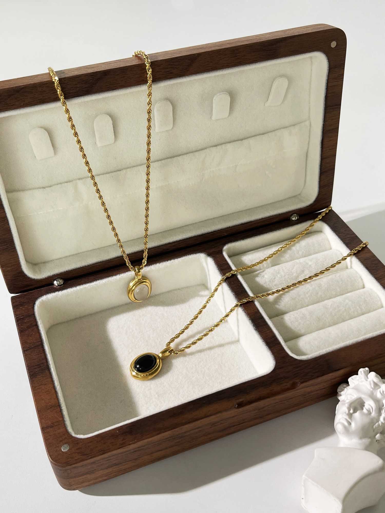 Perisbox Stainl Steel 18K Gold Pvd Plated Black White Gem Stone Oval Pendant on Twist Rope Chain Necklace Stacking JewelryX241123