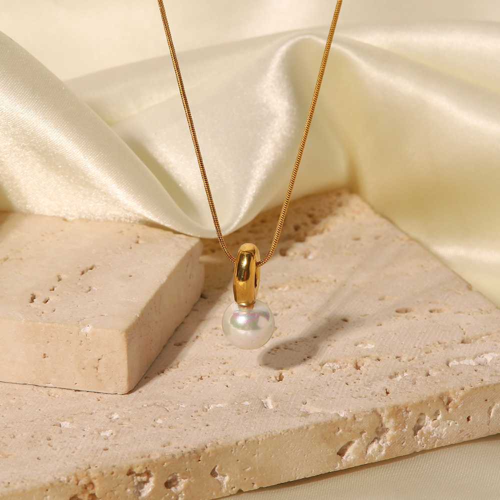 Designer Retro Style Pendant Item for Women Plated 18K Gold Stainless Steel High Gloss Pearl Pendant Banquet Wedding Party Jewelry Free of Shipping