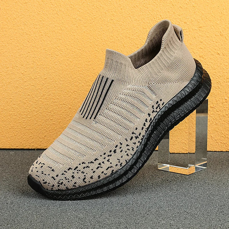 Breathable Men Casual Shoes Lightweight Outdoor Male Walking Shoes Anti-slip Mens Sneakers Slip on Flats Vulcanized Shoes 241125