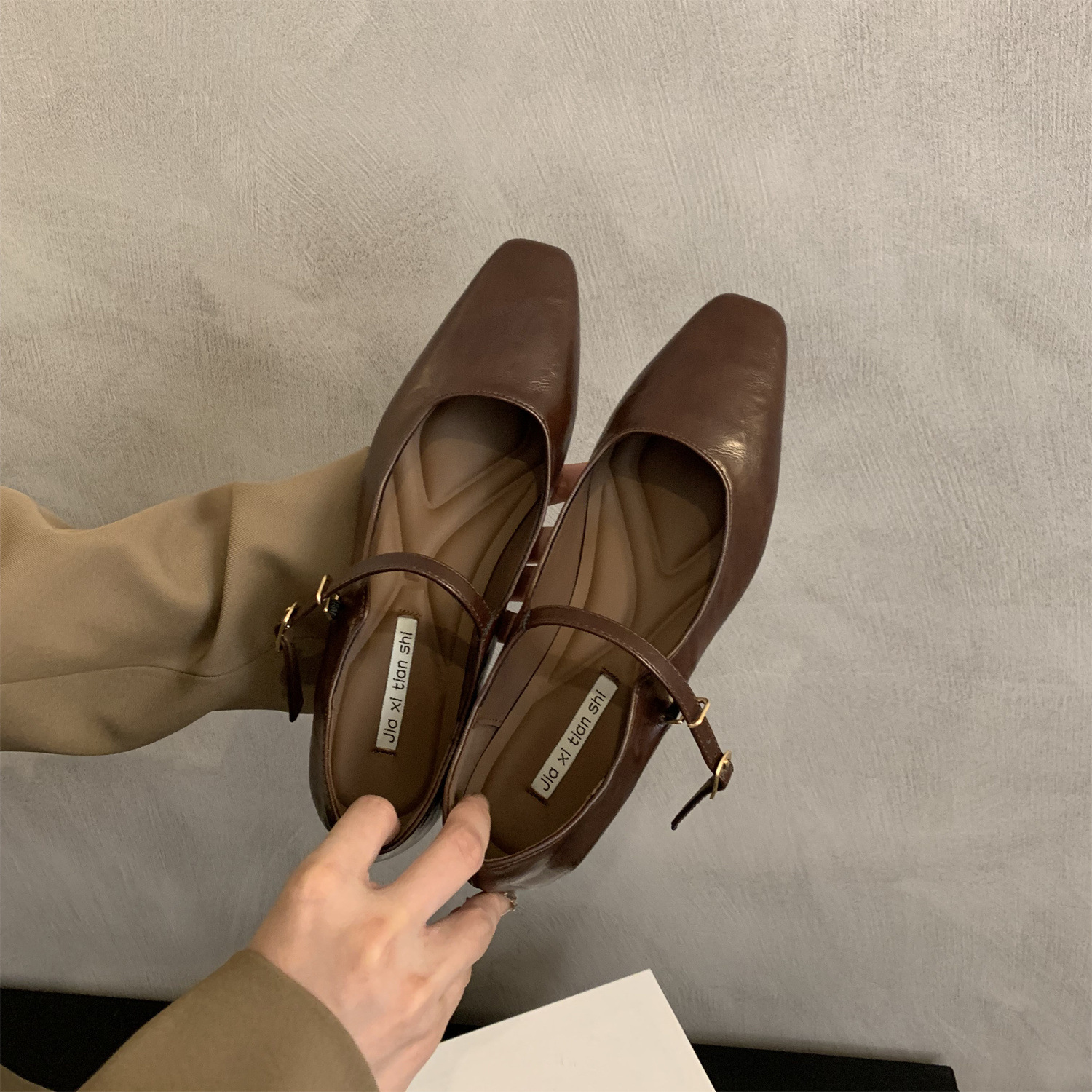French evening breeze temperament commuting single shoe women's 2024 new autumn Korean version fairy thick heel Mary Jane small leather shoes