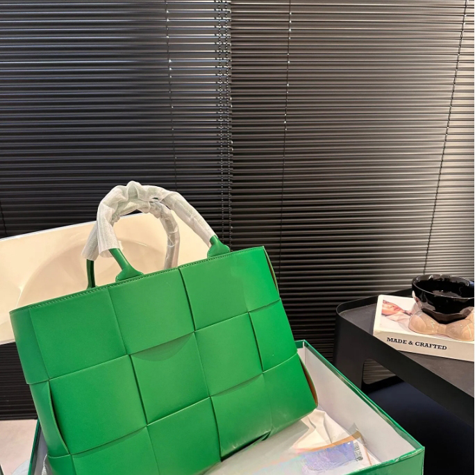 10A Designer Andiamo Bag Arco Woven Leather Tote Bag Fashion East-West Shopping Bag Luxury Handbag 2024 New Designer Top Quality Womens Bag Parrot Green Bag
