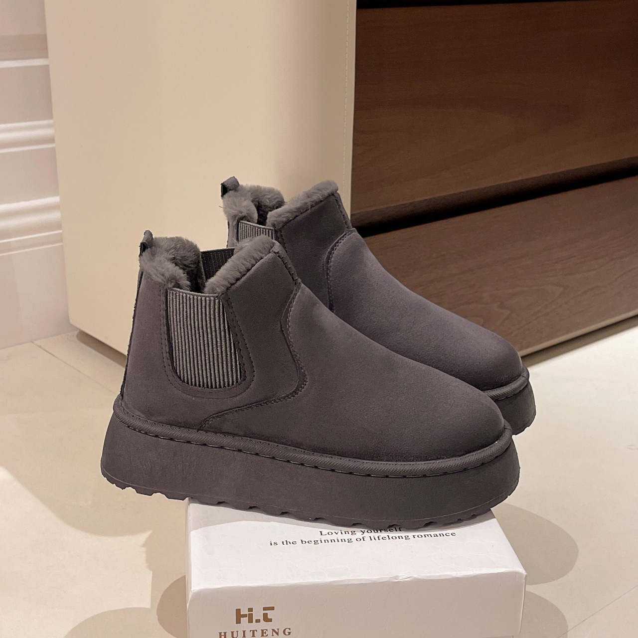 designer boot plus size snow boots for women 2024 new winter with added fleece, thick insulation, short tube, thick sole, versatile cotton shoes for f
