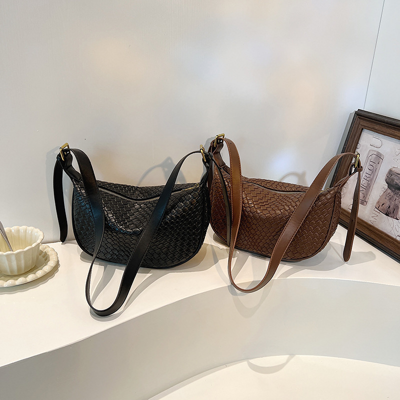 Daily Shoulder Weaving Simple New Moon Women's Solid Color Fashion Crossbody Leisure Handbag Commuter Bag PU