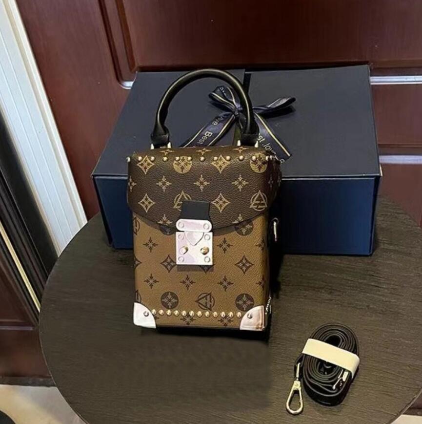 Designer bag The Bucket Bag Evening Bags Shoulder Bags Women Shoulder Handbags Tote Bags Designer Fashion Famous Cross Body Wholesale embossing drawstring