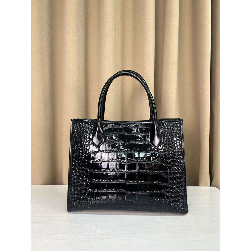 LEM Autumn And Winter Tote For Women, High-End Sensory Communication Bags, Fashionable Single Shoulder Handbags, Large Capacity Crocodile Patterned Wo