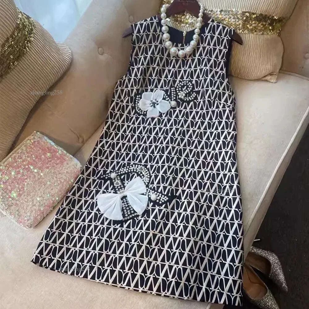 Women Basic Casual Dresses 2024 Summer Designer Runway Luxury Crystal Diamond Jacquard Dress Womens O-Neck Sleeveless Applique Printed Party Mini Vest