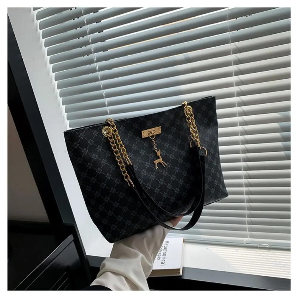 New Women's Designer Handbag Large Capacity Fashionable Printed Shoulder Fashion New Shopping Bag Wallet Single Shoulder Underarm Bag