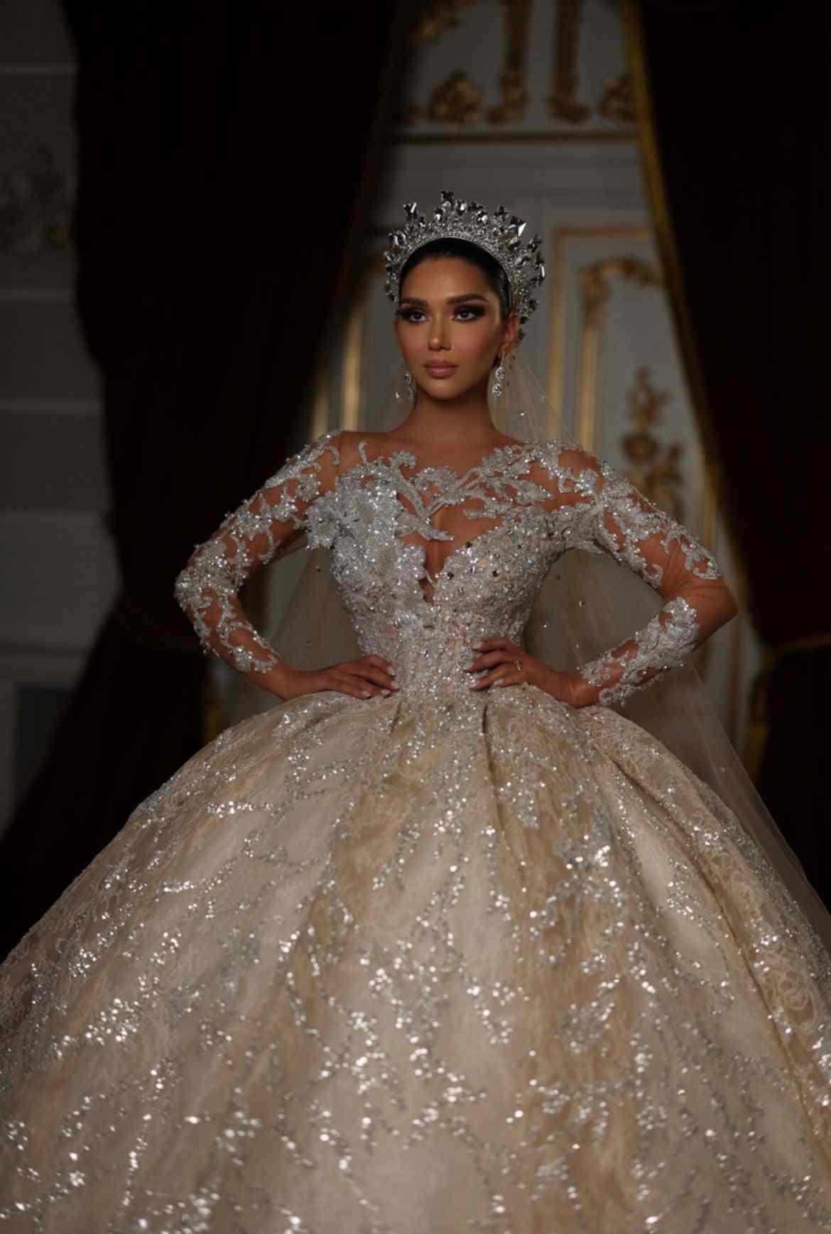 Luxury Ball Gown Wedding Dresses O-Neck Long Sleeve Sweep Train Lace-up Appliques Sequins Dress Lace Sparkly Plus Size Formal Bridal Gowns Custom Made