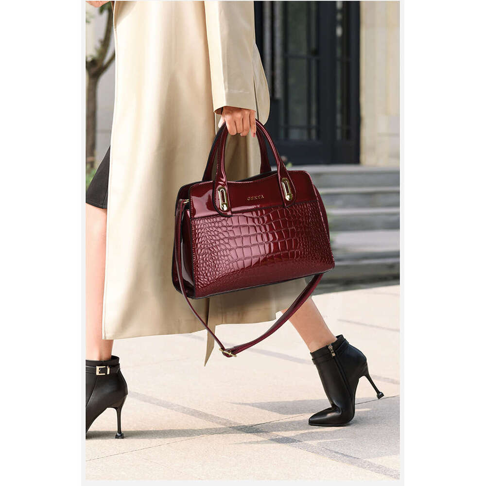 Hot Selling Patent Leather Women's Bags With Crocodile Patterns, High-End And Niche Tote Bags, Large Capacity Light Luxury Handbags For Women