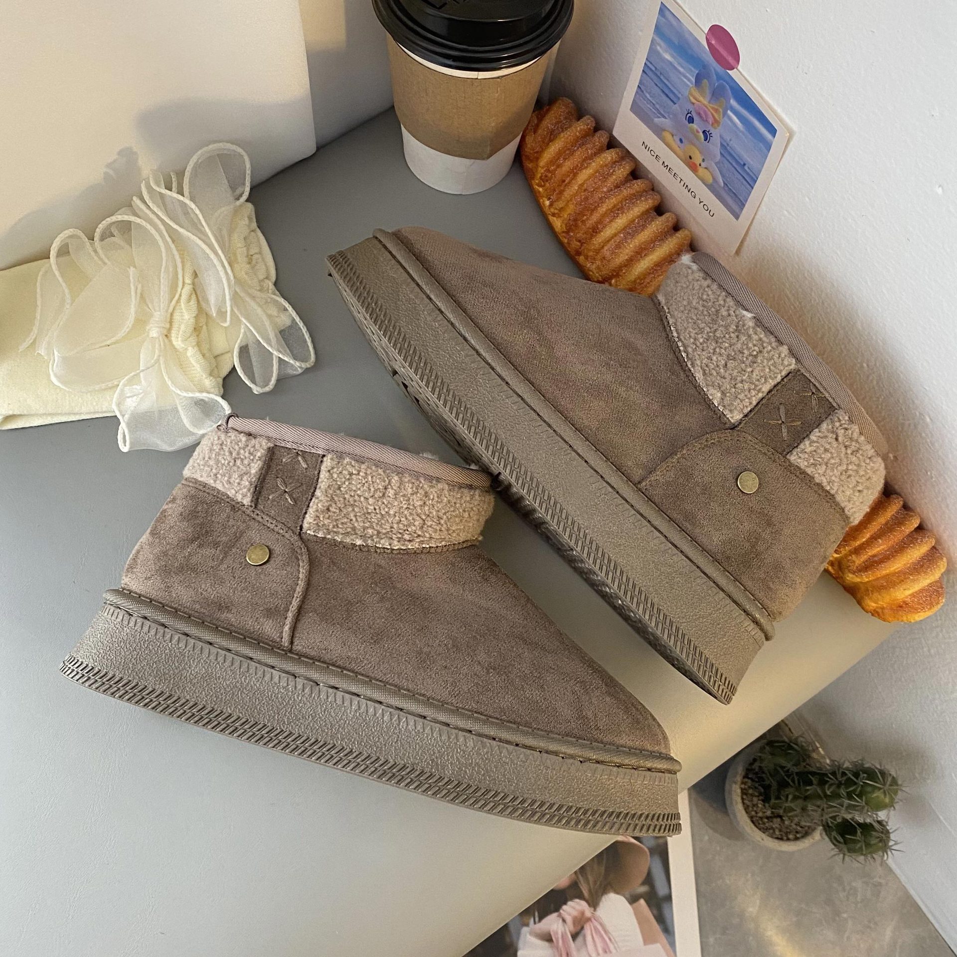 designer boot Thick soled European style Snow Boots for Women 2024 Winter Short tube fashion Snow Boots with Thick Velvet Warm Outer Cotton Shoes for 