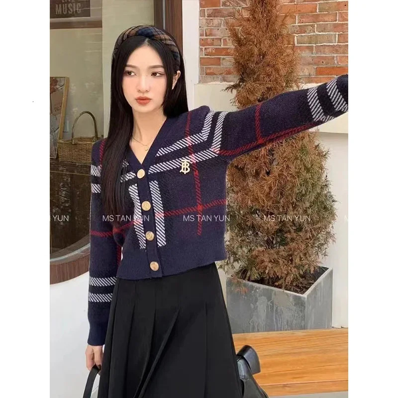 Womens Clothing Vintage Slim Thick Wool Vneck Knitted Cardigan Autumn Winter Basic Striped Chic Button Elegant Warm Sweaters 241122