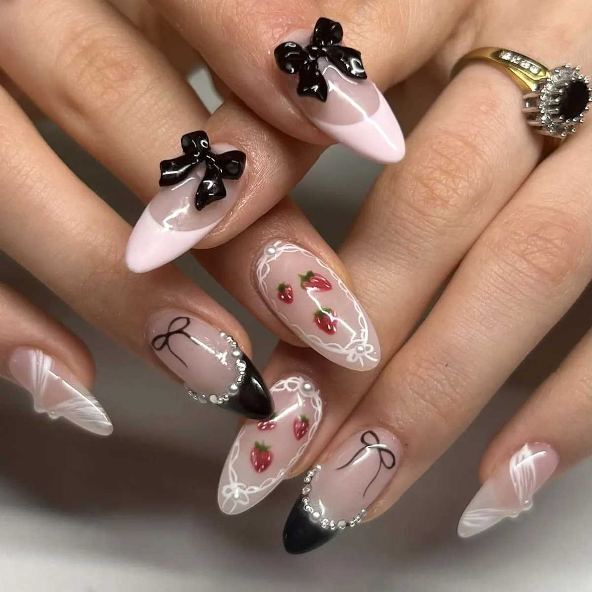 24 pieces of short almond pressed on nails white French bow design fake nails detachable with simple artificial nail tipsW241125