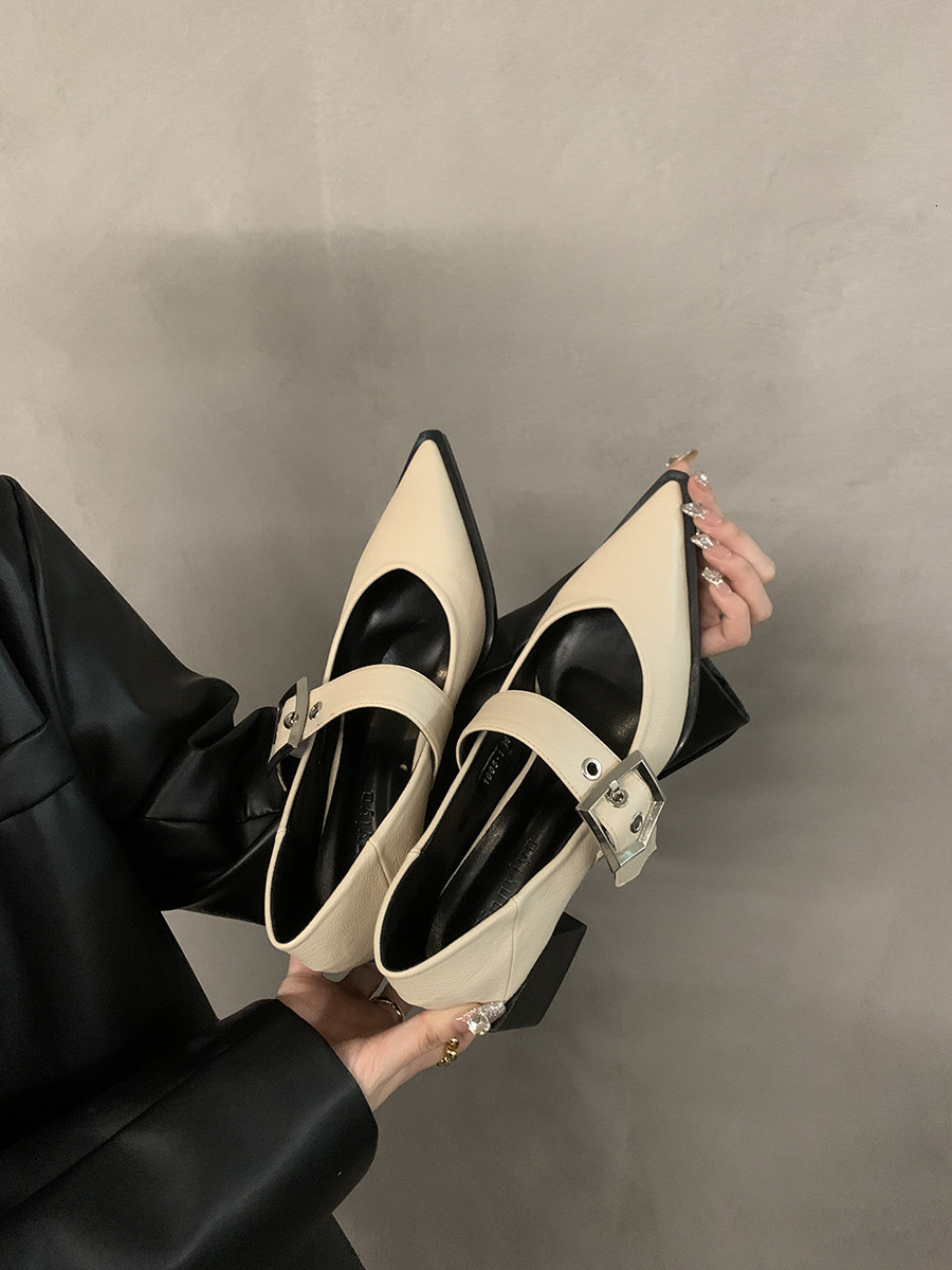 Retro pointed Mary Jane small leather shoes, women's British style single shoes, 2024 spring and autumn new French fashion thick heels