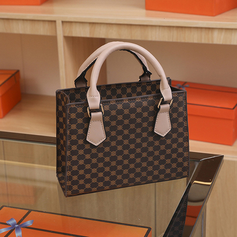 New Fashionable Printed Small Top Tote Bag For Women's Casual Square Designer Diagonal Shoulder Tote Bag For Women's Daily Necessities And G