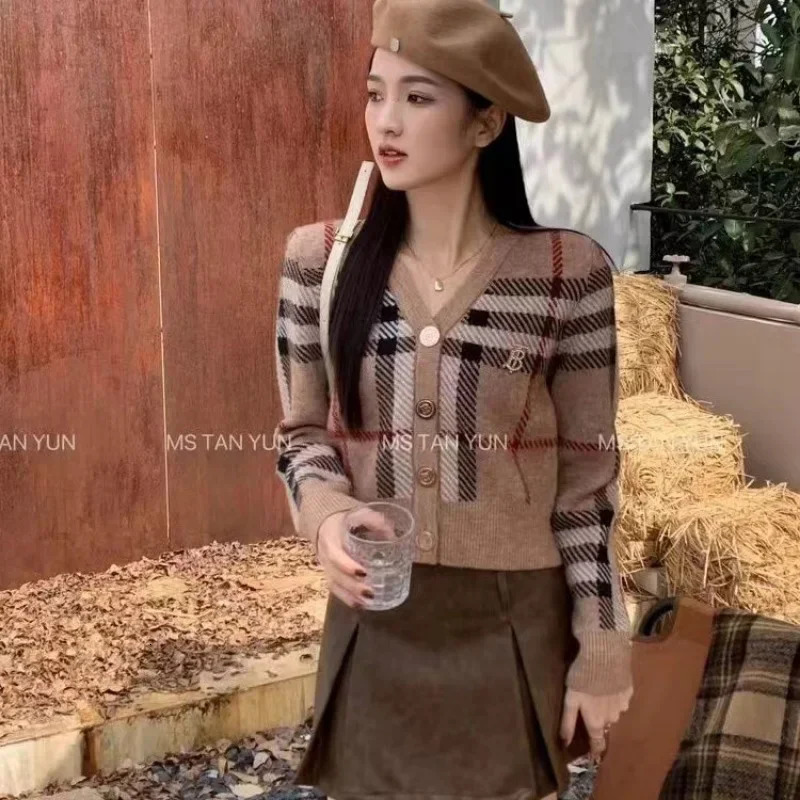 Womens Clothing Vintage Slim Thick Wool Vneck Knitted Cardigan Autumn Winter Basic Striped Chic Button Elegant Warm Sweaters 241122