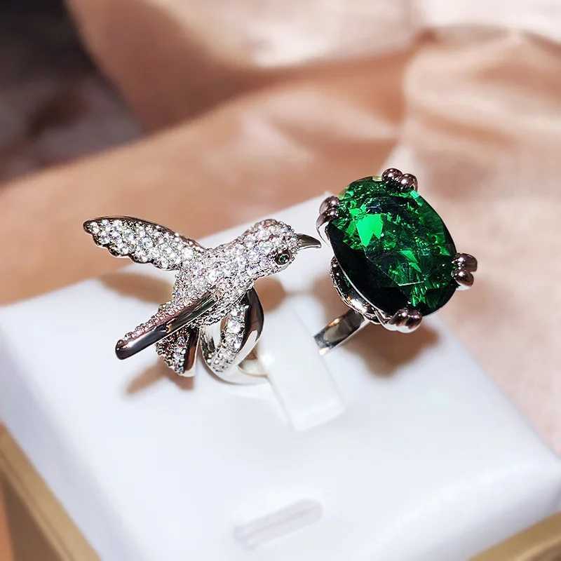 Band Rings Creative Color Treasure Female Ring Simulation Santa Maria Green Grandmother Oval Hummingbird Party Birthday Gift H240425