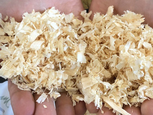 100% Natural Pine Wood Shavings Dust-Free 100x100 Large Leaves 20kg Bag for Horse Bedding & Pet Carriers Travel Products