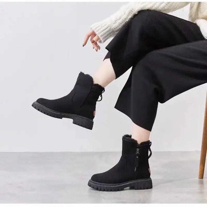 2024 Womens Snow Boots Winter Mid-Tube Plus Velvet Thickened Warm Cotton Shoes Fur Integrated Fashion Platform Female Booties 241125