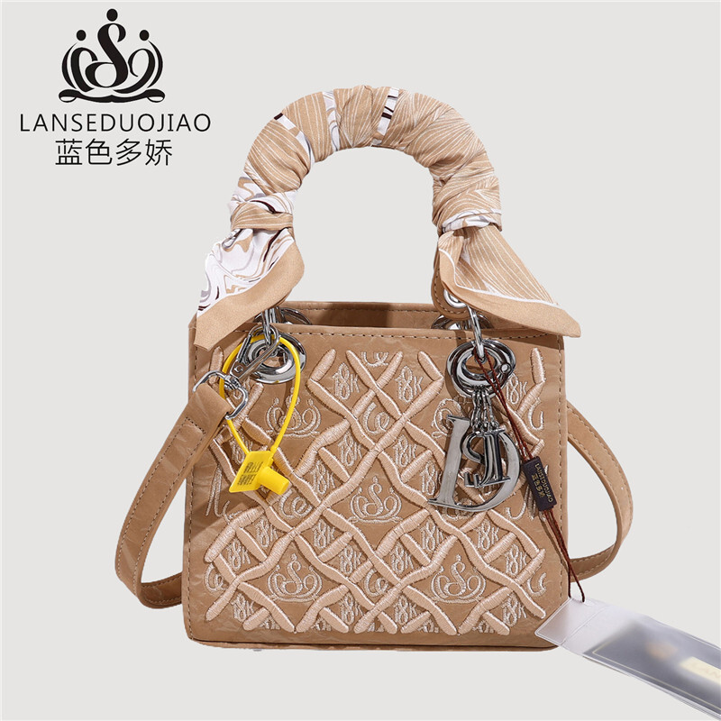 2025 New High-end Handbag Small Fragrance Pattern Designer Handheld Daifei With Diverse Textures Single Shoulder Women's Crossbody Bag